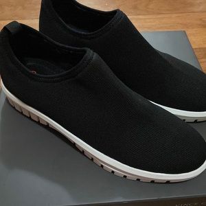 Blondo waterproof black slide on sneakers